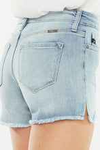 Load image into Gallery viewer, LT WASH DENIM FRAY SHORTS
