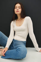 Load image into Gallery viewer, L/S SCOOP NECK BASIC
