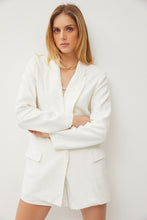 Load image into Gallery viewer, WHITE LINEN OVERSIZED BLAZER
