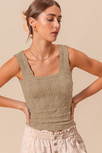 Load image into Gallery viewer, FLORAL JAQUARD TANK TOP
