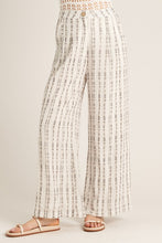 Load image into Gallery viewer, WOOD BUTTON PRINTED PANTS
