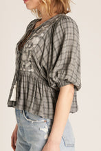 Load image into Gallery viewer, PEPLUM EMBROIDERED TOP

