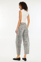 Load image into Gallery viewer, HIGH RISE LEOPARD BARREL JEANS
