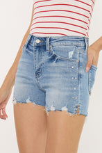 Load image into Gallery viewer, HIGH RISE STUD DETAIL JEAN SHORTS
