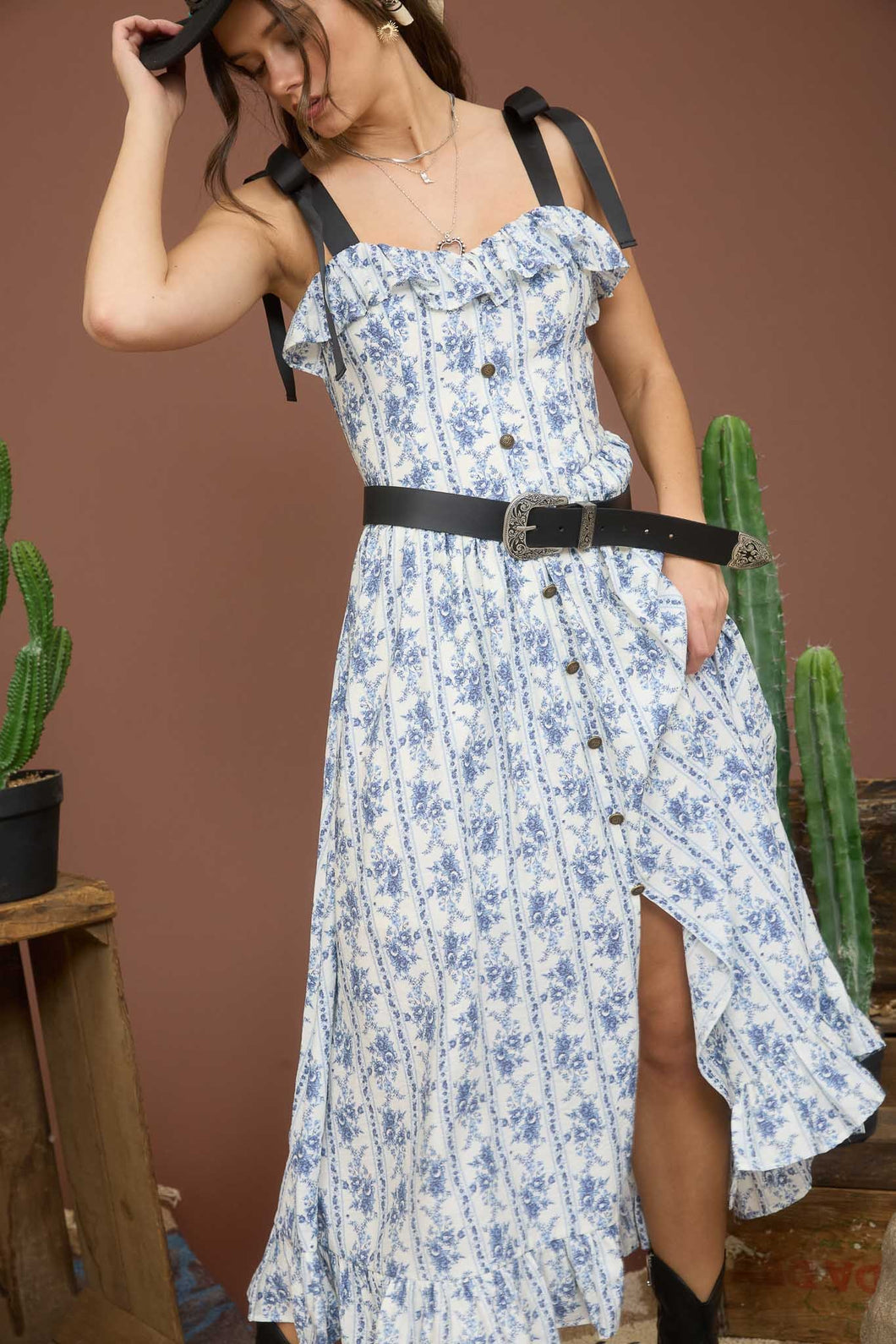 FIT AND FLARE BLUE FLORAL MAXI DRESS
