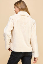 Load image into Gallery viewer, CREAM FAUX FUR JACKET

