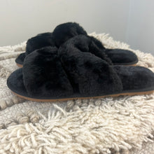 Load image into Gallery viewer, BLACK DOUBLE STRAP SLIPPERS
