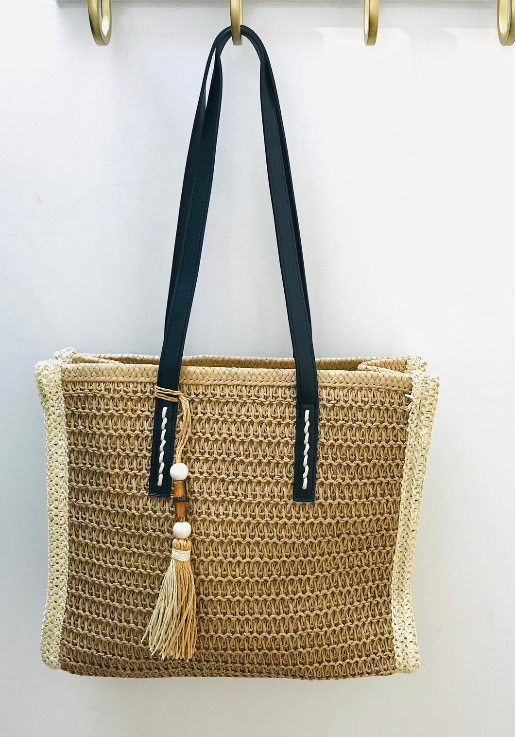 STRAW TOTE W/ TASSEL