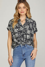 Load image into Gallery viewer, NAVY FLORAL PRINT TOP
