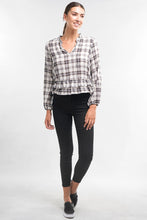 Load image into Gallery viewer, LIGHTWEIGHT YARN DYE RUFFLE TOP
