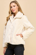 Load image into Gallery viewer, CREAM FAUX FUR JACKET
