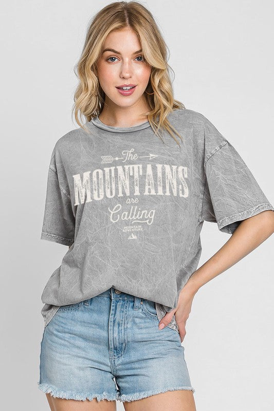 MOUNTAINS CALLING GRAPHIC TEE