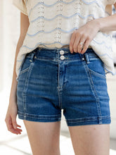 Load image into Gallery viewer, RISEN MID RISE SEAM DETAIL SHORTS
