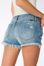 Load image into Gallery viewer, MID RISE FRAYED HEM BOYFRIEND SHORTS
