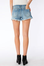 Load image into Gallery viewer, MID RISE FRAYED HEM BOYFRIEND SHORTS
