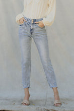Load image into Gallery viewer, HIGH RISE SLIM STRAIGHT DENIM
