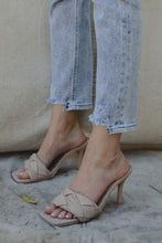 Load image into Gallery viewer, HIGH RISE SLIM STRAIGHT DENIM

