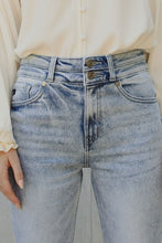 Load image into Gallery viewer, HIGH RISE SLIM STRAIGHT DENIM
