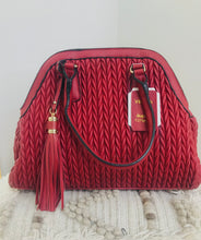Load image into Gallery viewer, RED BUBBLE CHEVRON HANDBAG

